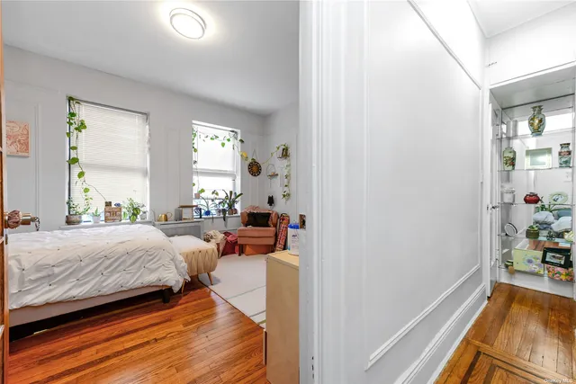 $1,600,000 | 26-21 30th Street | Astoria
