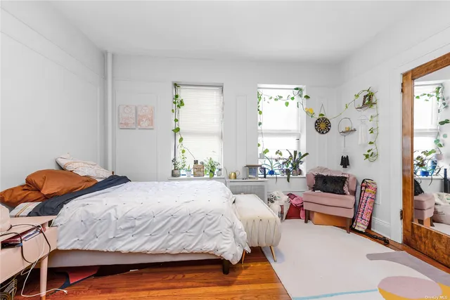 $1,600,000 | 26-21 30th Street | Astoria