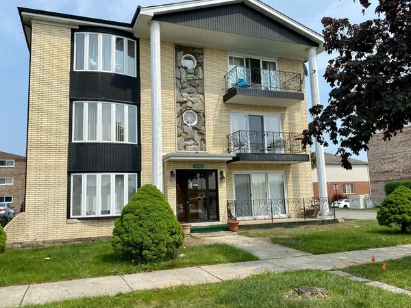 $1,950 | 11255 South Roberts Road, Unit 2S, Palos Hills, IL 60465