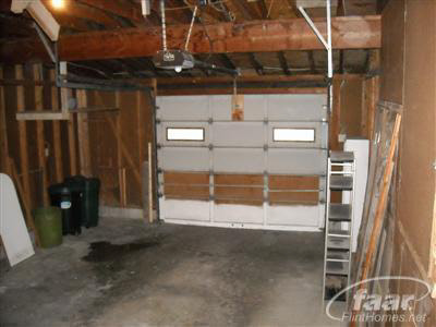 1046 South Graham Road Flint, MI 48532 - Photo 22 of 24 20165929-21.JPG