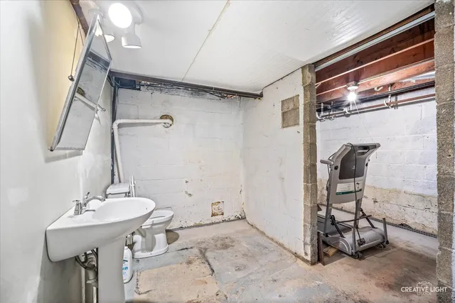 $299,900 | 421 North Neltnor Boulevard, West Chicago, IL 60185