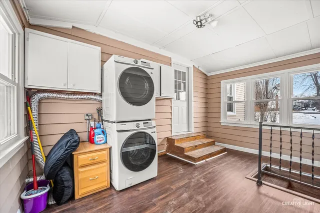 $299,900 | 421 North Neltnor Boulevard, West Chicago, IL 60185