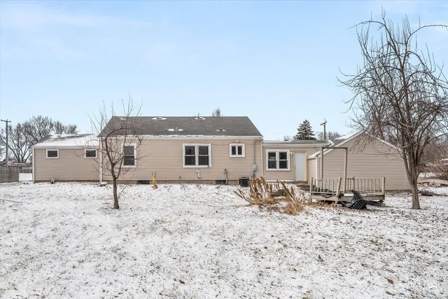 $299,900 | 421 North Neltnor Boulevard, West Chicago, IL 60185