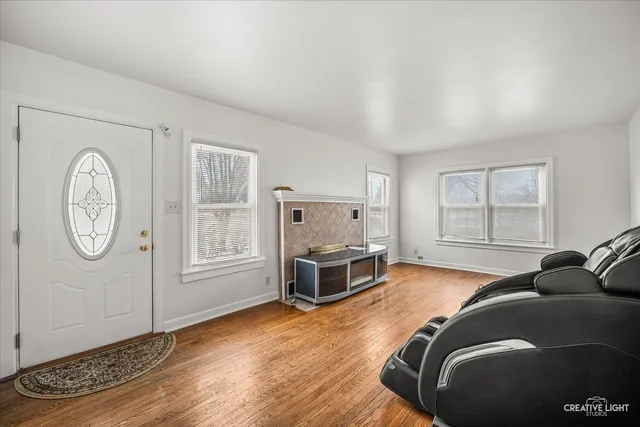 $299,900 | 421 North Neltnor Boulevard, West Chicago, IL 60185