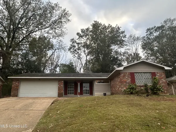 $2,400 | 326 Oakhill Circle, Clinton, MS 39056