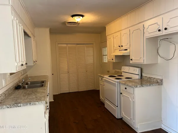 $2,400 | 326 Oakhill Circle, Clinton, MS 39056