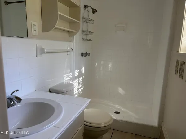 $2,400 | 326 Oakhill Circle, Clinton, MS 39056