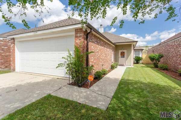 $1,700 | 9591 Pecan Tree Drive, Baton Rouge, LA 70810