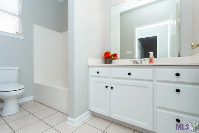 $1,700 | 9591 Pecan Tree Drive, Baton Rouge, LA 70810