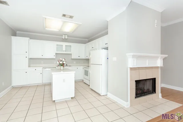 $1,700 | 9591 Pecan Tree Drive, Baton Rouge, LA 70810