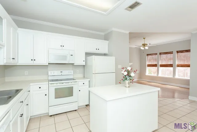 $1,700 | 9591 Pecan Tree Drive, Baton Rouge, LA 70810