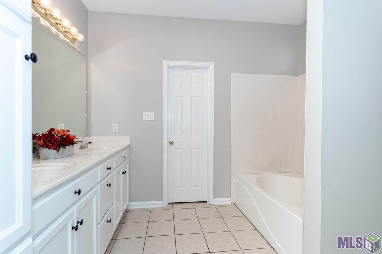 9591 Pecan Tree Drive Baton Rouge, LA 70810 - Photo 9 of 16
