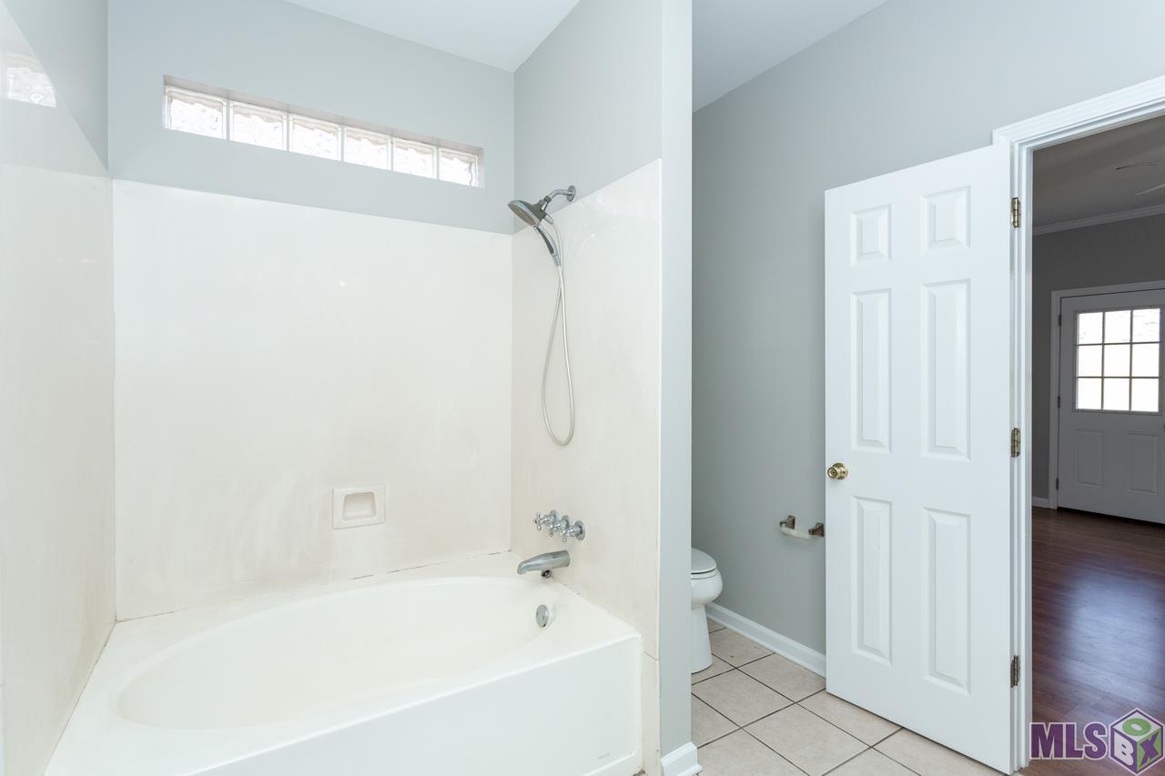 9591 Pecan Tree Drive Baton Rouge, LA 70810 - Photo 10 of 16