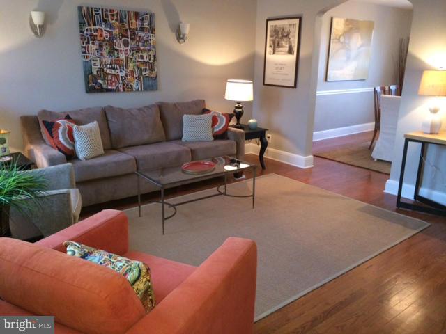 72 Murdock Road Baltimore, MD 21212 - Photo 3 of 19 Living Room