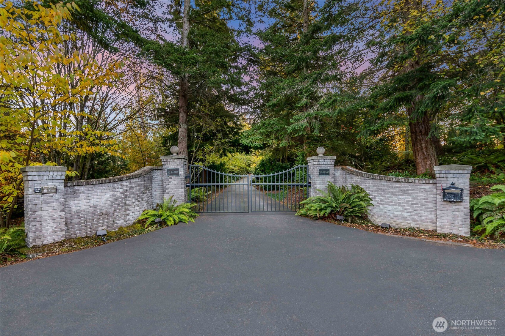 4205 Southwest Point Robinson Road Vashon, WA 98070 - Photo 5 of 40 Gallery Image 5