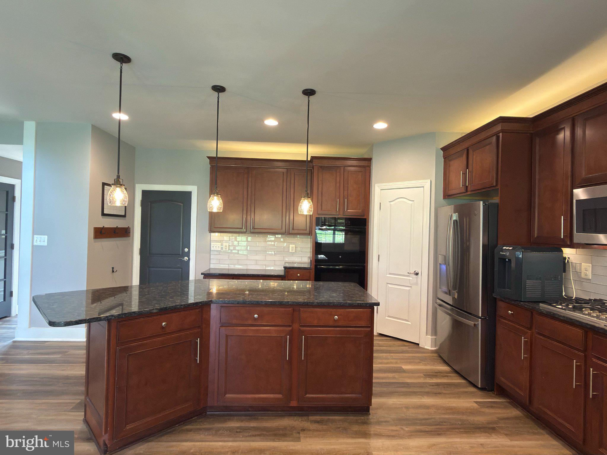 8 Ramsdell Court Round Hill, VA 20141 - Photo 11 of 59 8 RAMSDELL CT Kitchen