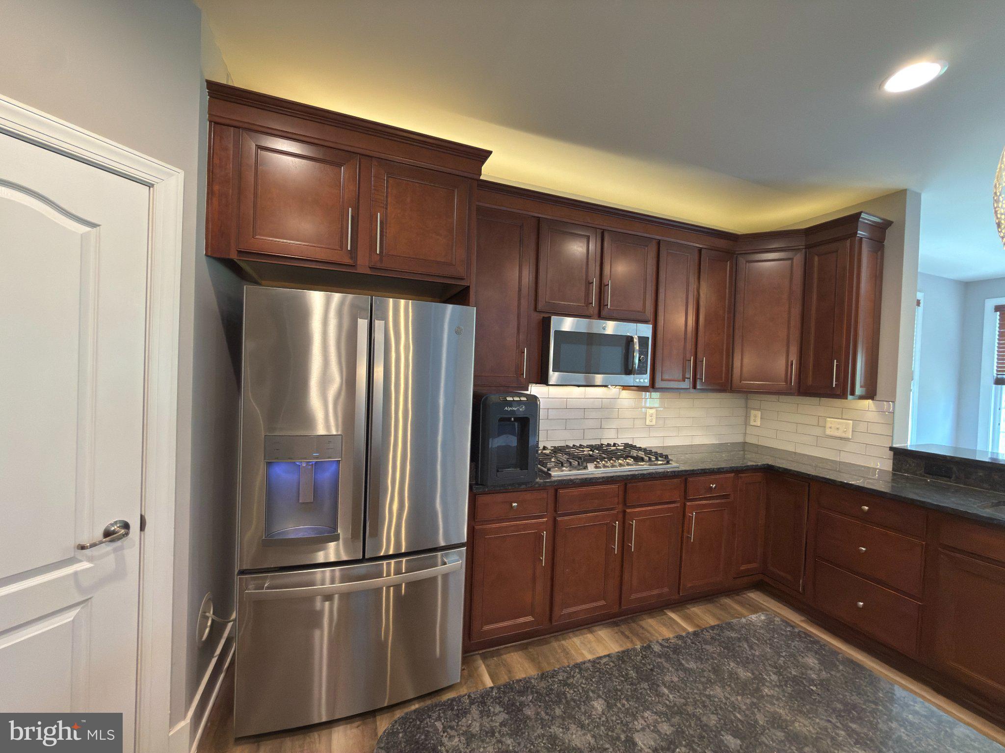 8 Ramsdell Court Round Hill, VA 20141 - Photo 12 of 59 8 RAMSDELL CT Kitchen