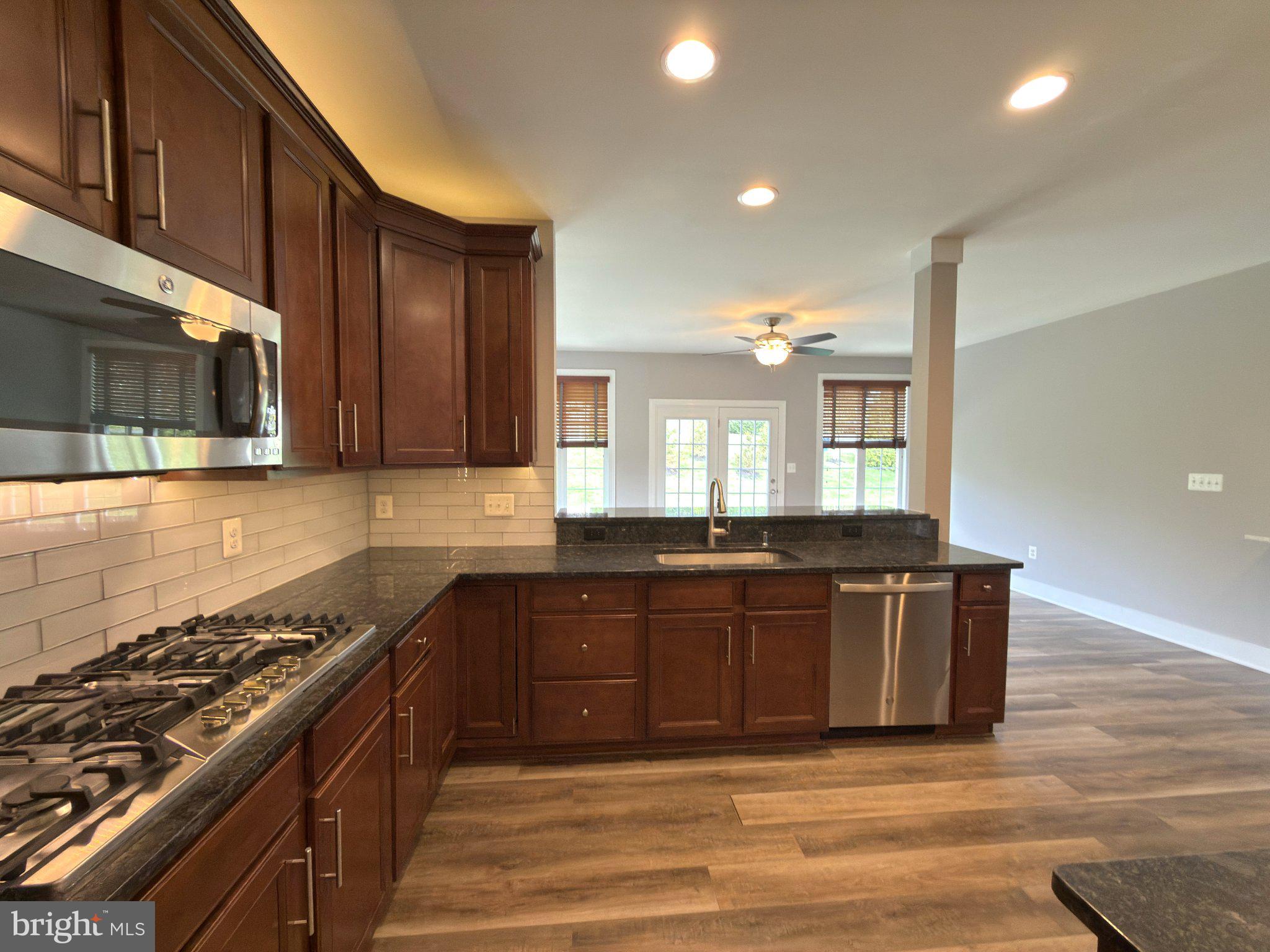 8 Ramsdell Court Round Hill, VA 20141 - Photo 13 of 59 8 RAMSDELL CT Kitchen