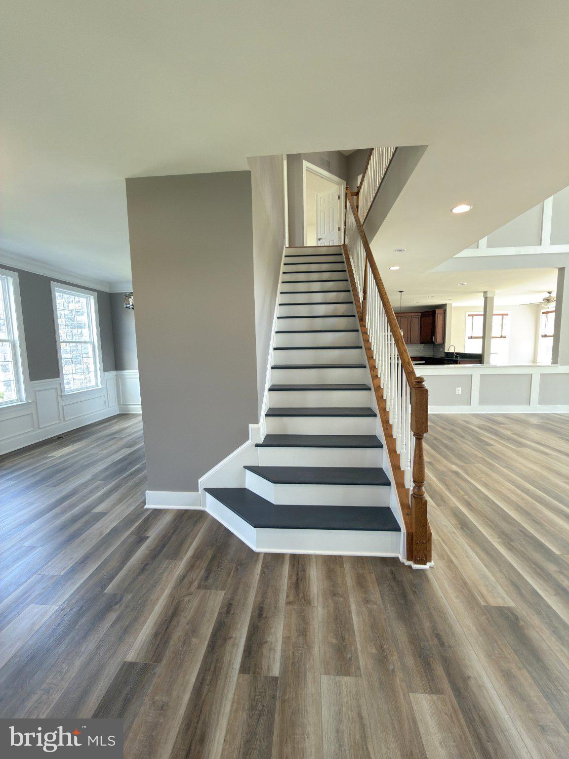 8 Ramsdell Court Round Hill, VA 20141 - Photo 26 of 59 8 RAMSDELL CT Stairs to Upper Level