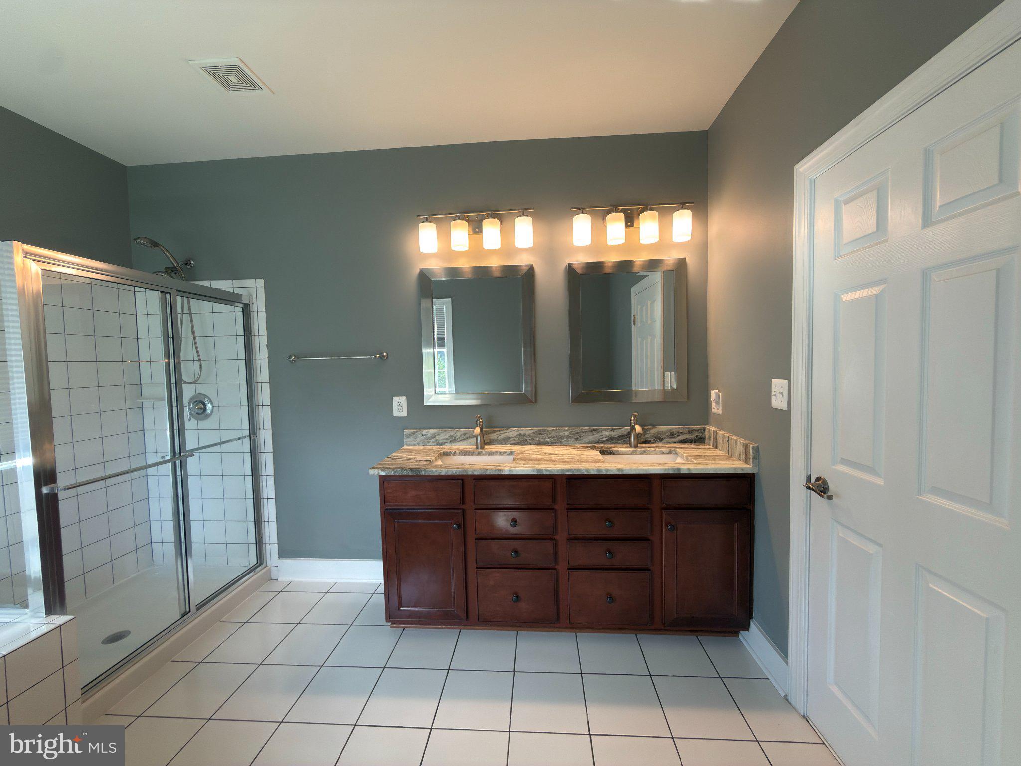 8 Ramsdell Court Round Hill, VA 20141 - Photo 33 of 59 8 RAMSDELL CT Primary Bath