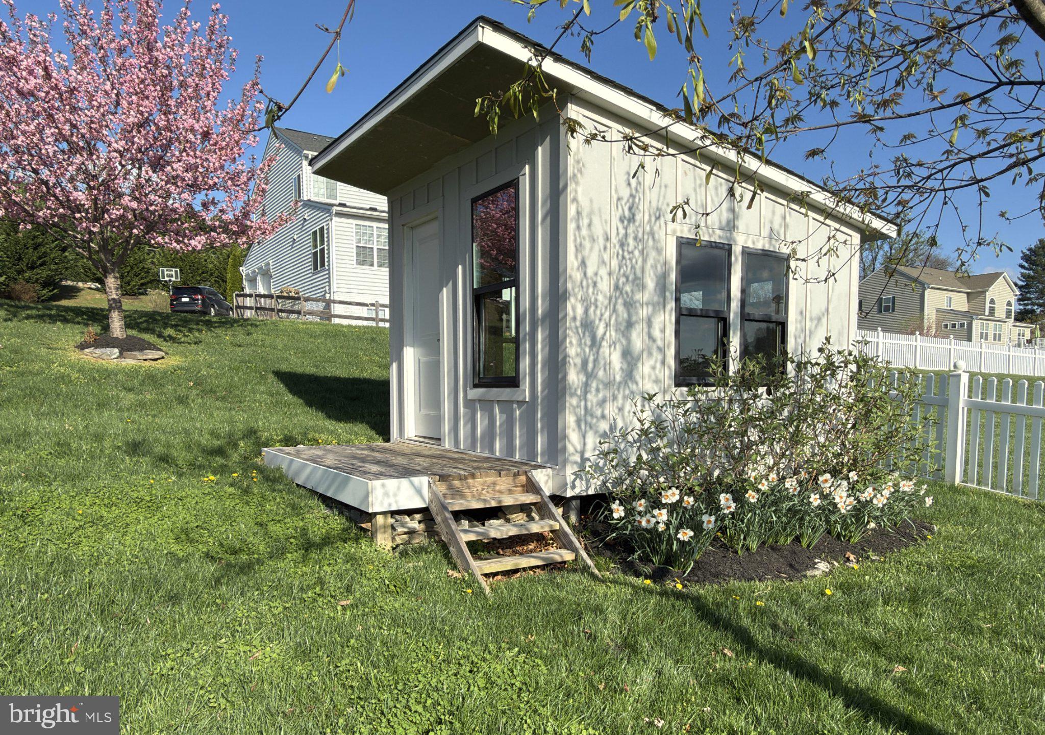 8 Ramsdell Court Round Hill, VA 20141 - Photo 58 of 59 8 RAMSDELL CT Play Shed