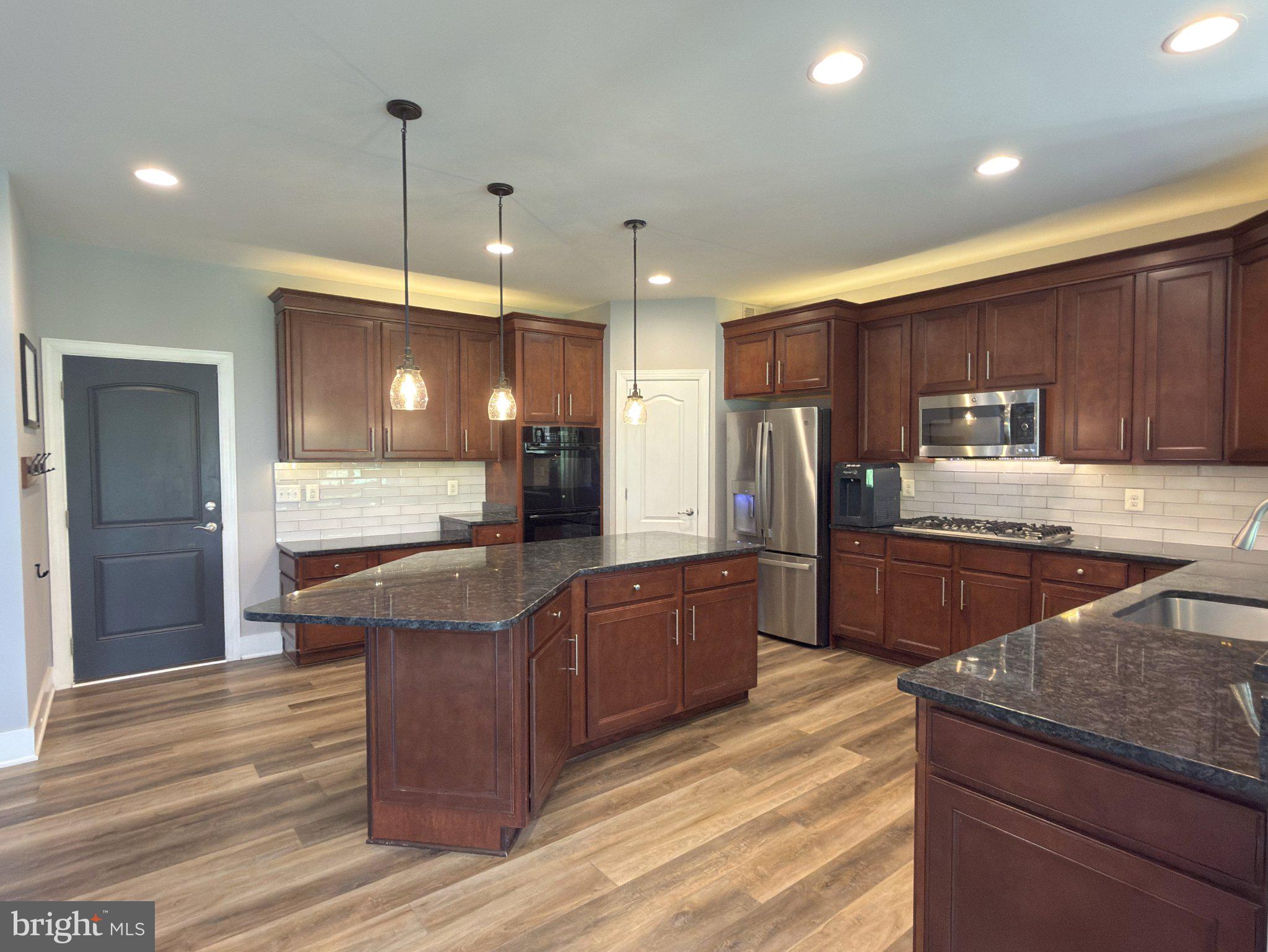 8 Ramsdell Court Round Hill, VA 20141 - Photo 10 of 59 8 RAMSDELL CT Kitchen