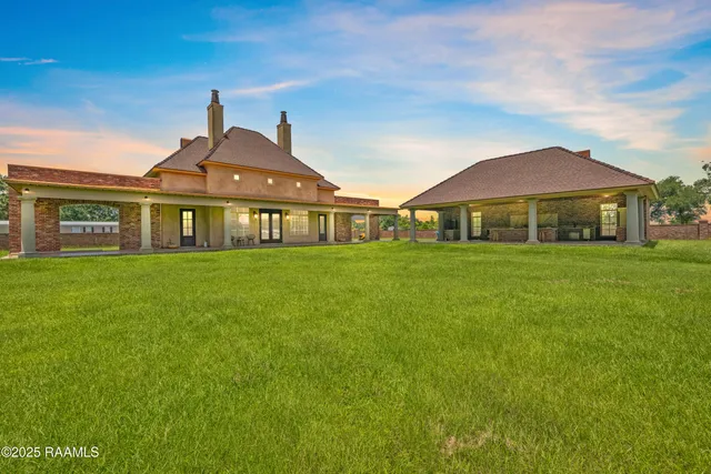 $485,000 | 1042 Fontelieu Rd Street, St. Martinville, LA 70582