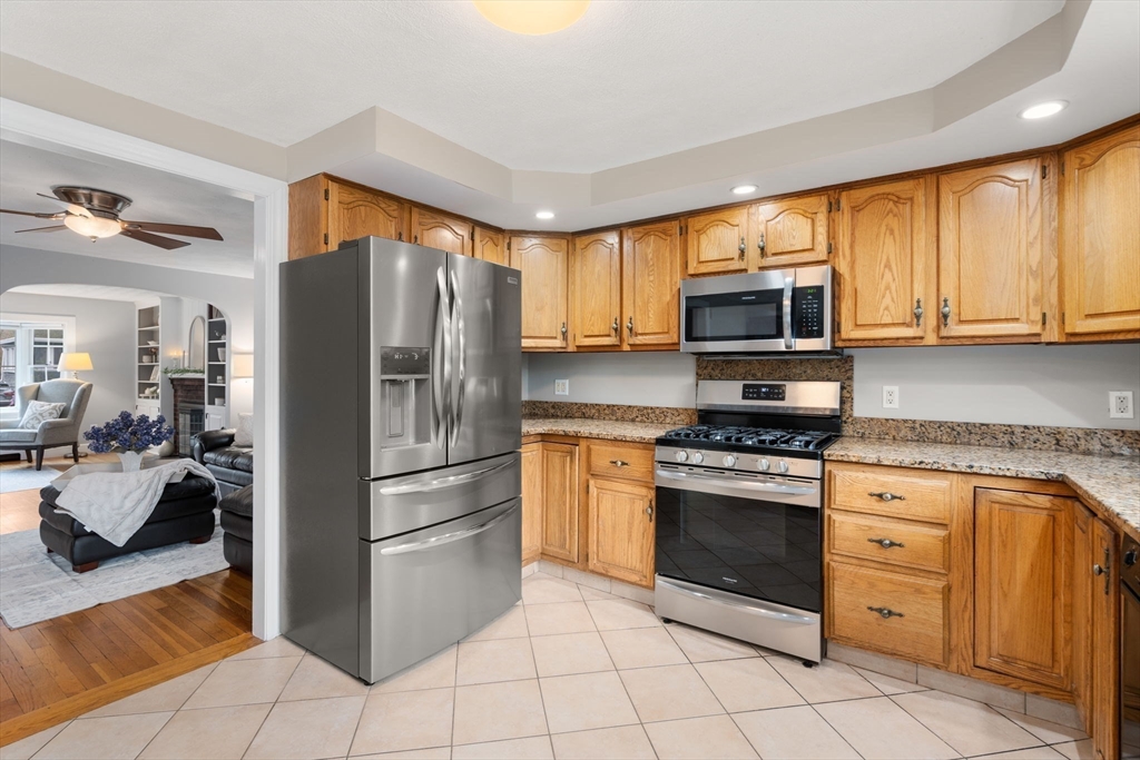 15 Walton Street Wakefield, MA 01880 - Photo 11 of 39