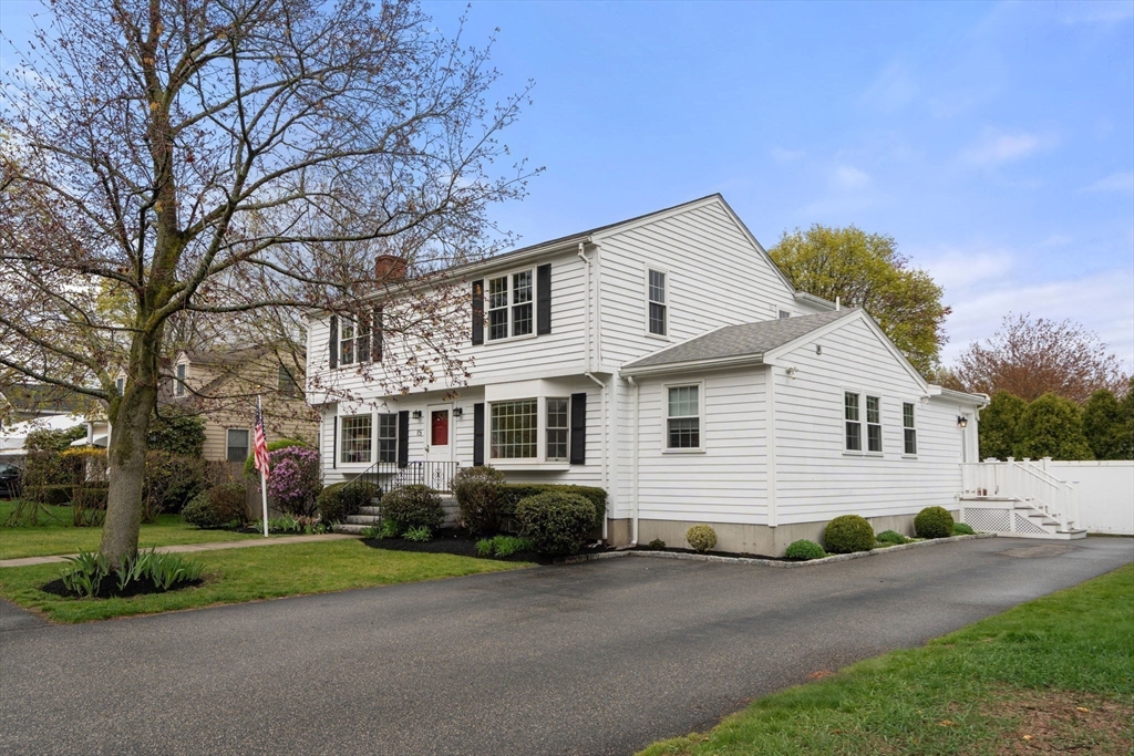 15 Walton Street Wakefield, MA 01880 - Photo 3 of 39