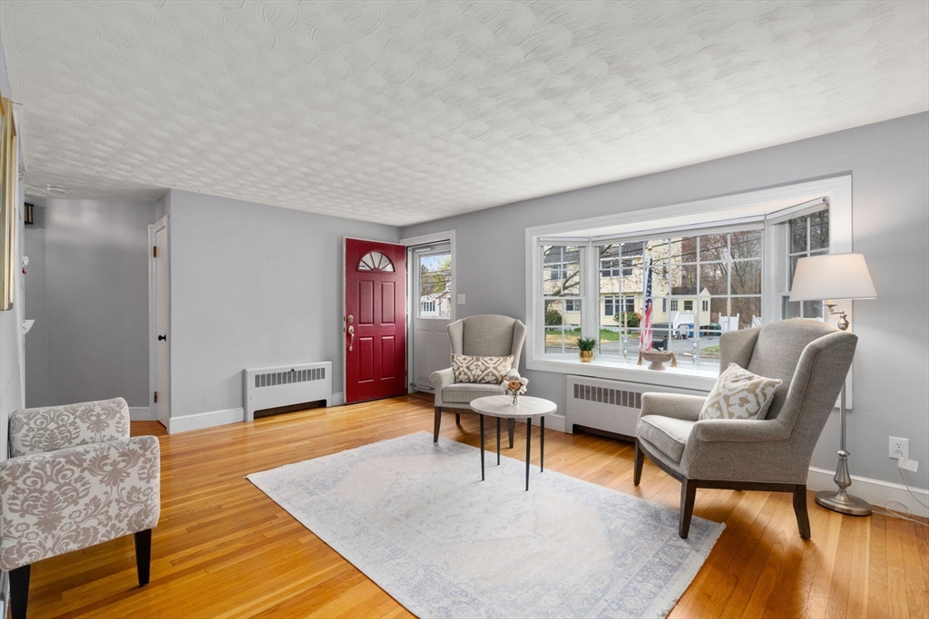 15 Walton Street Wakefield, MA 01880 - Photo 4 of 39