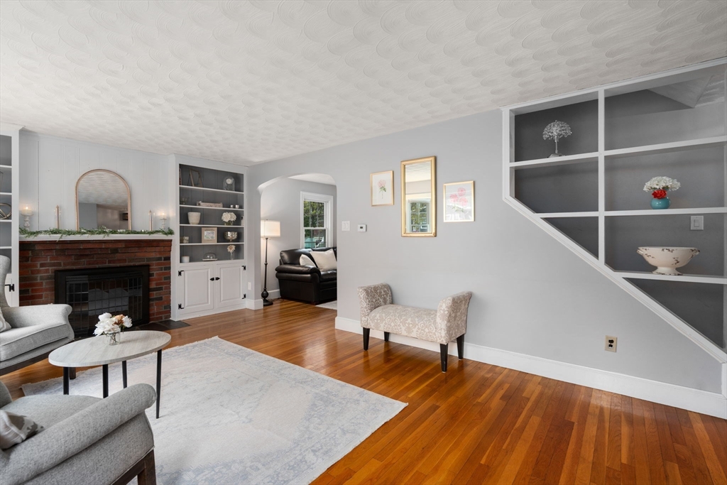 15 Walton Street Wakefield, MA 01880 - Photo 5 of 39