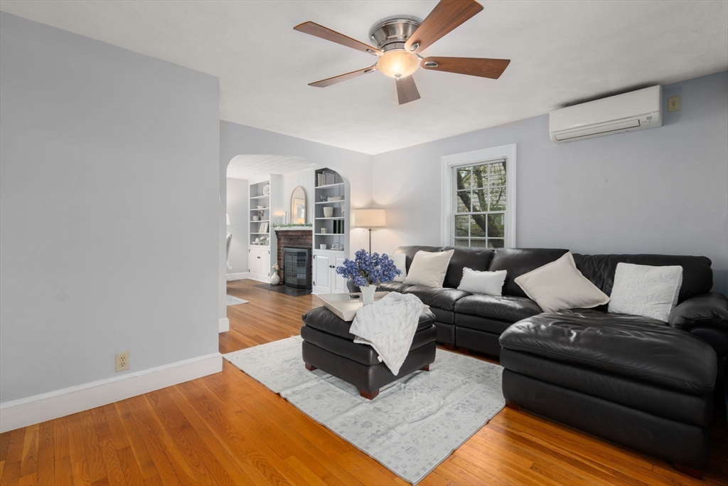 15 Walton Street Wakefield, MA 01880 - Photo 7 of 39