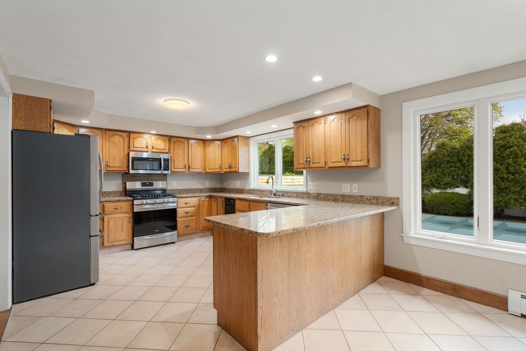 15 Walton Street Wakefield, MA 01880 - Photo 10 of 39