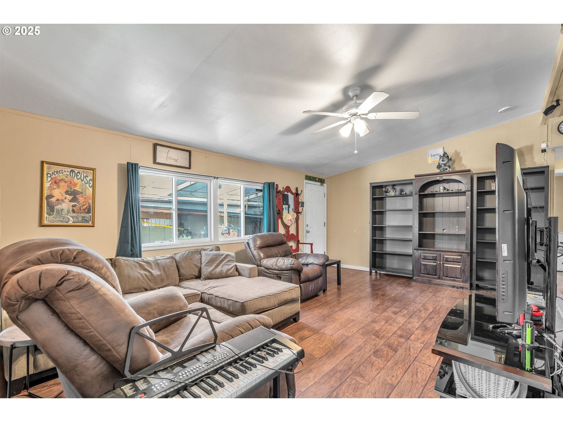 5885 Northeast Jacobson Street, Unit 70 Hillsboro, OR 97124 - Photo 7 of 29 a living room with furniture ceiling fan and a window