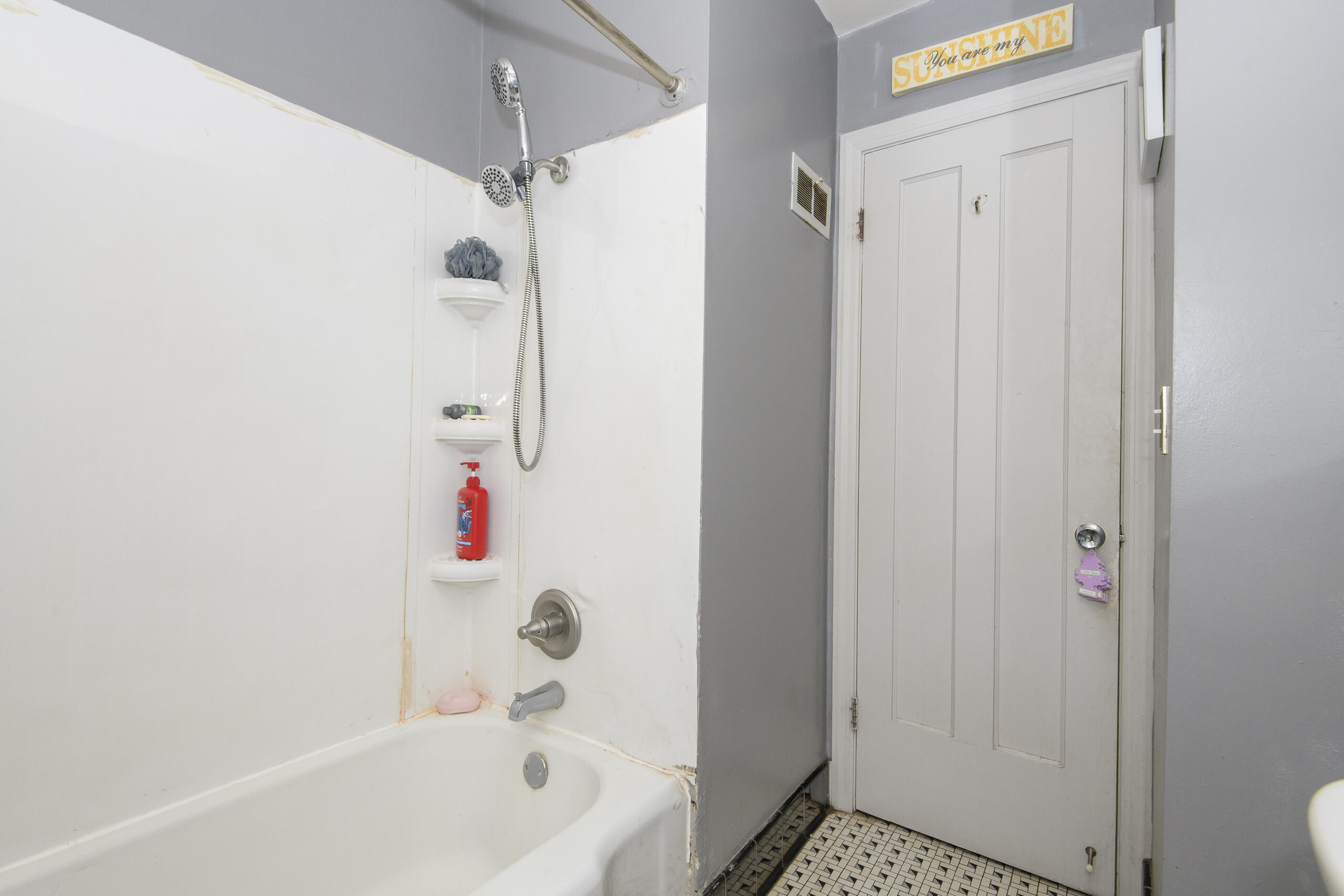 4460 North 42nd Street Milwaukee, WI 53209 - Photo 16 of 25 Bathroom