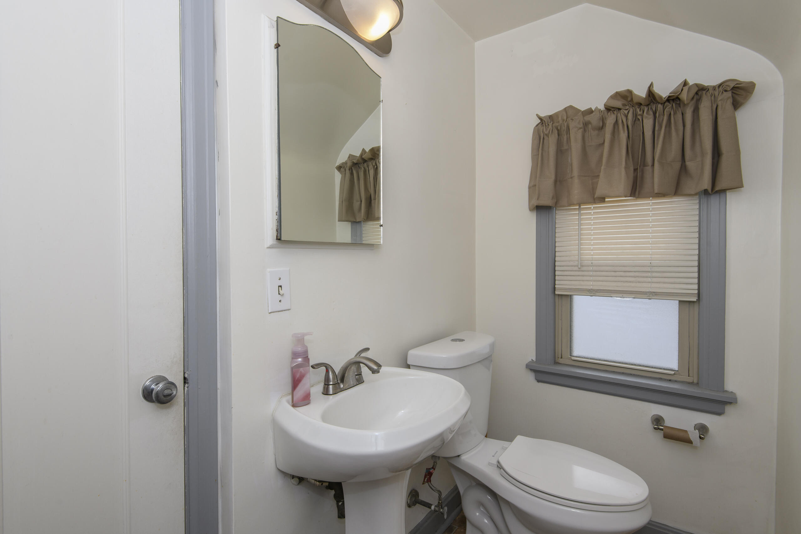 4460 North 42nd Street Milwaukee, WI 53209 - Photo 20 of 25 Half Bathroom