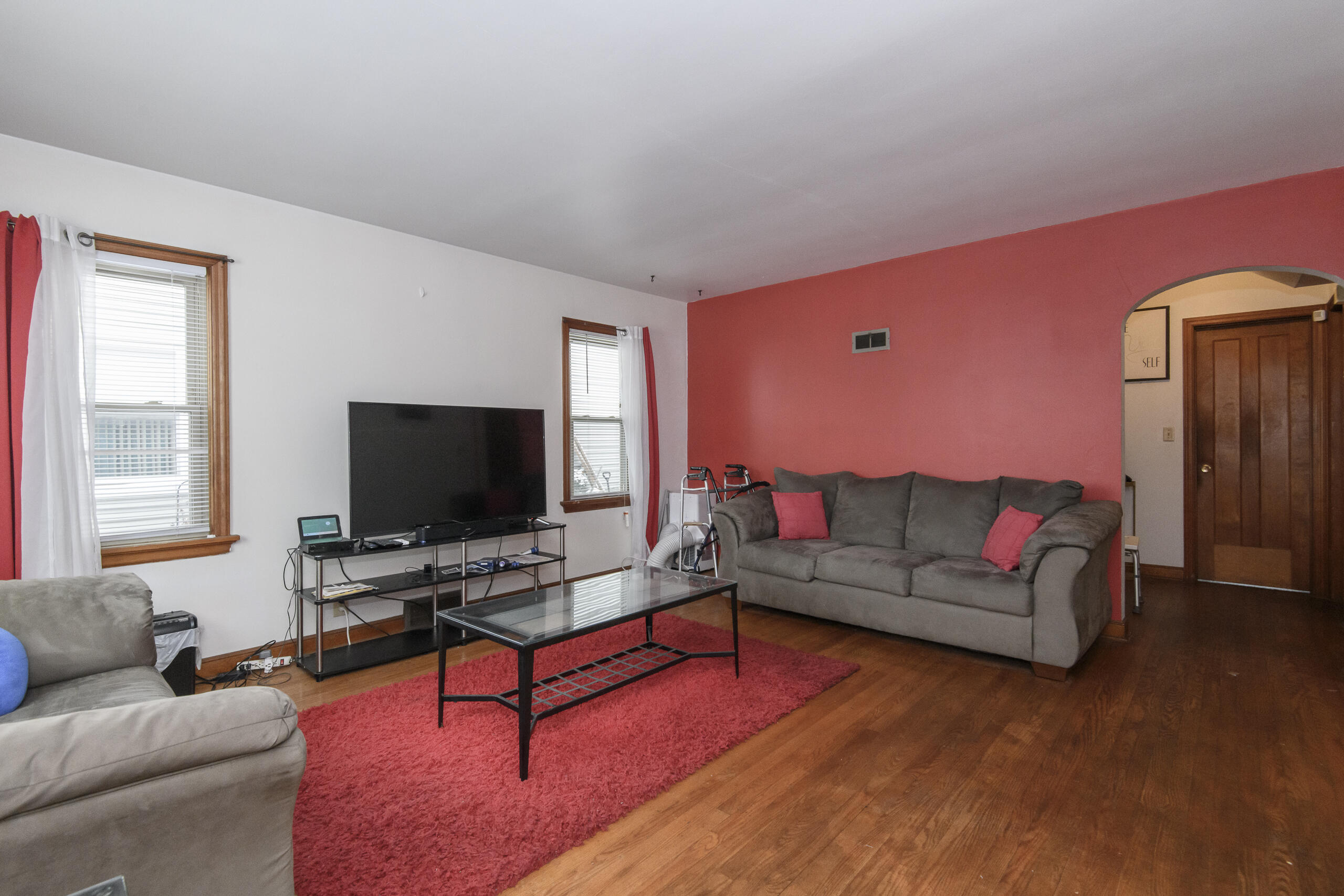 4460 North 42nd Street Milwaukee, WI 53209 - Photo 4 of 25 Living Room