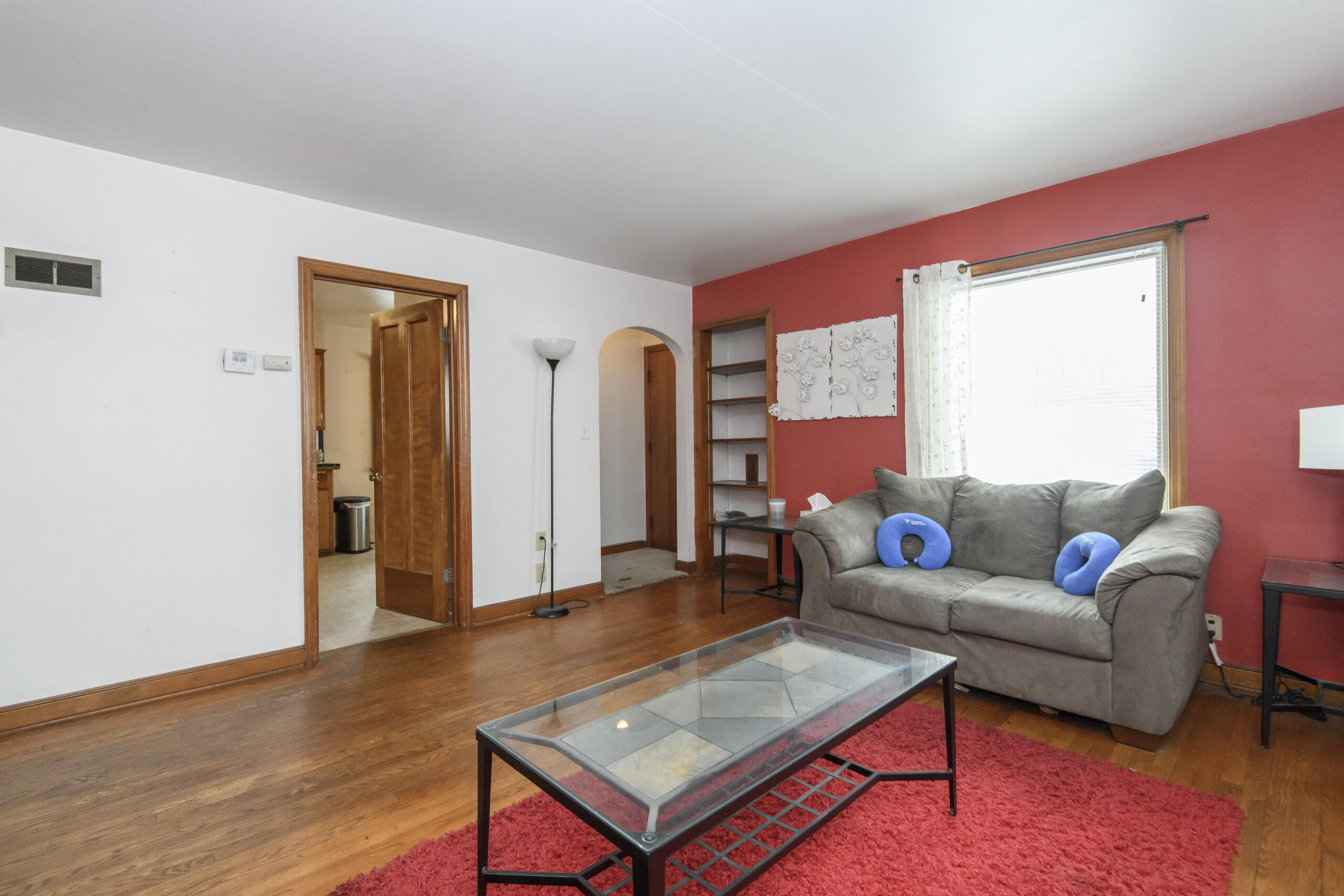 4460 North 42nd Street Milwaukee, WI 53209 - Photo 7 of 25 Living Room