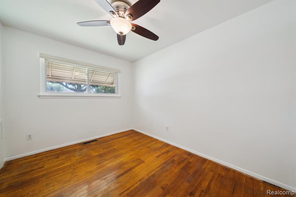 26615 Thomas Warren, MI 48091 - Photo 14 of 23