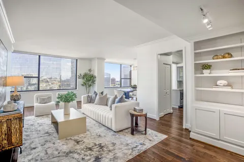 $375,000 | 15 Greenway Plaza, Unit 12D, Houston, TX 77046