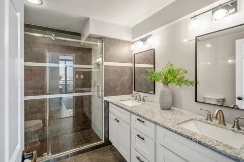 $375,000 | 15 Greenway Plaza, Unit 12D, Houston, TX 77046