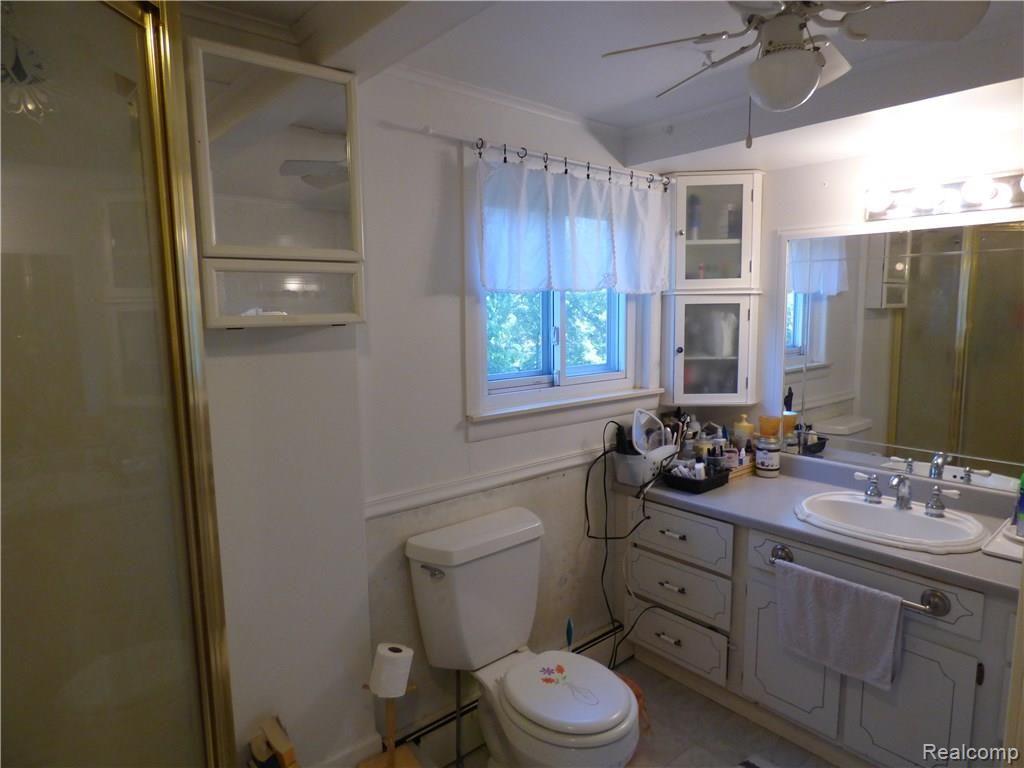 1870 Decker Road Walled Lake, MI 48390 - Photo 21 of 60 Master Bath.