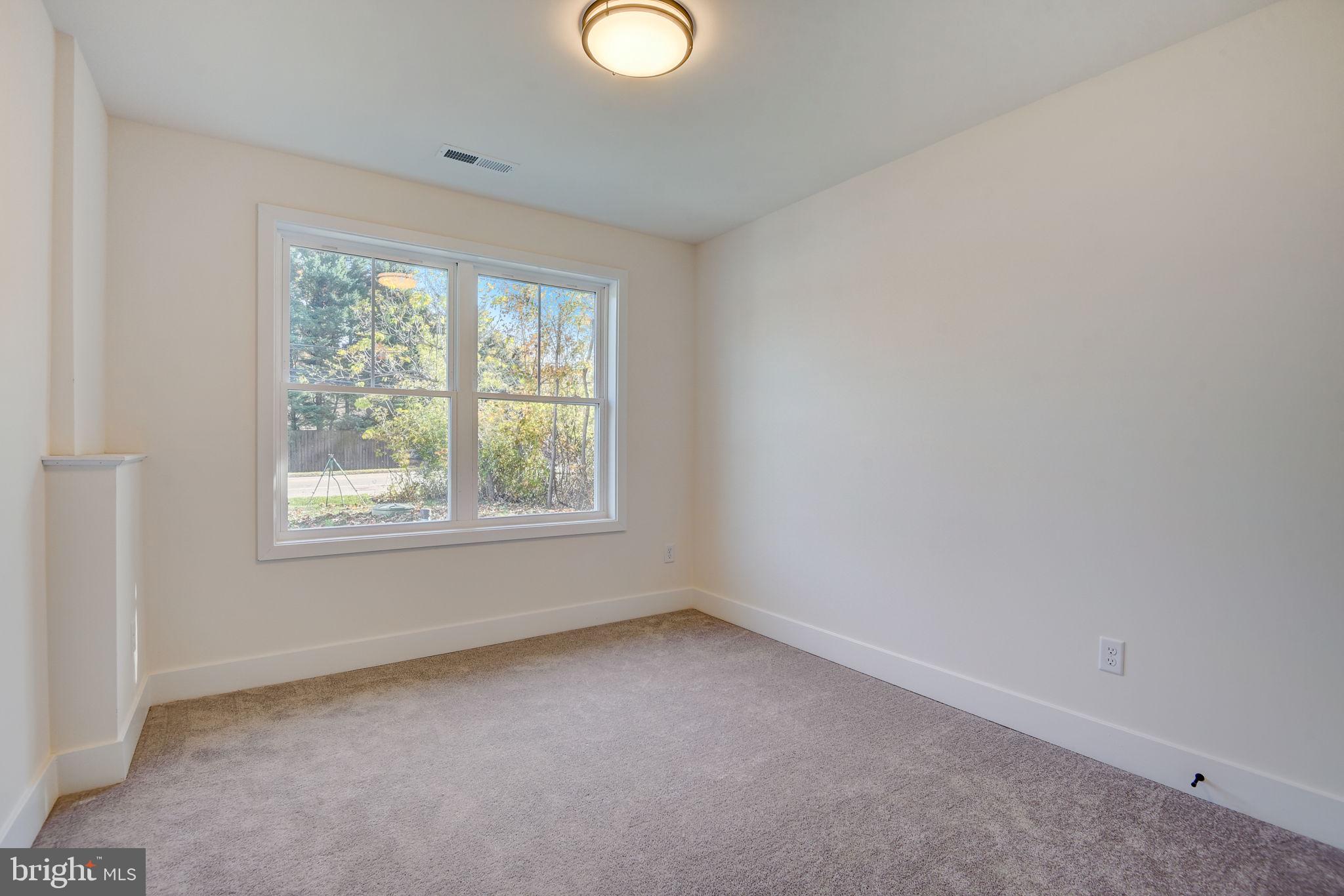 8160 Hog Neck Road Pasadena, MD 21122 - Photo 28 of 43 Gallery Image 28