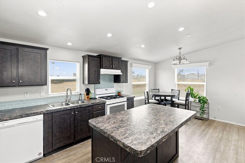 11251 Nevada Road Phelan, CA 92371 - Photo 14 of 28 Kitchen/Dining Area