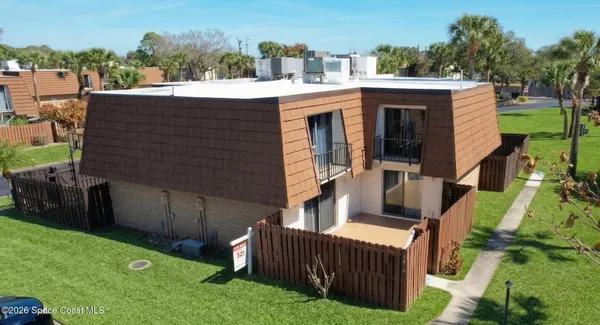 a view of a house with backyard and porch