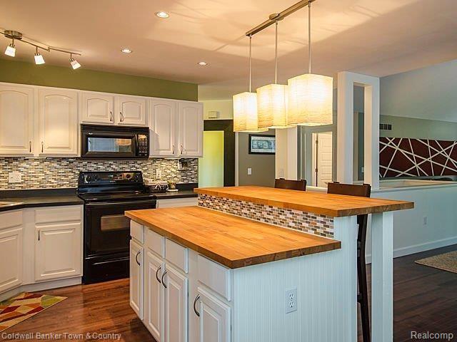 2600 Crooked Lake Road Howell, MI 48843 - Photo 4 of 22 KITCHEN