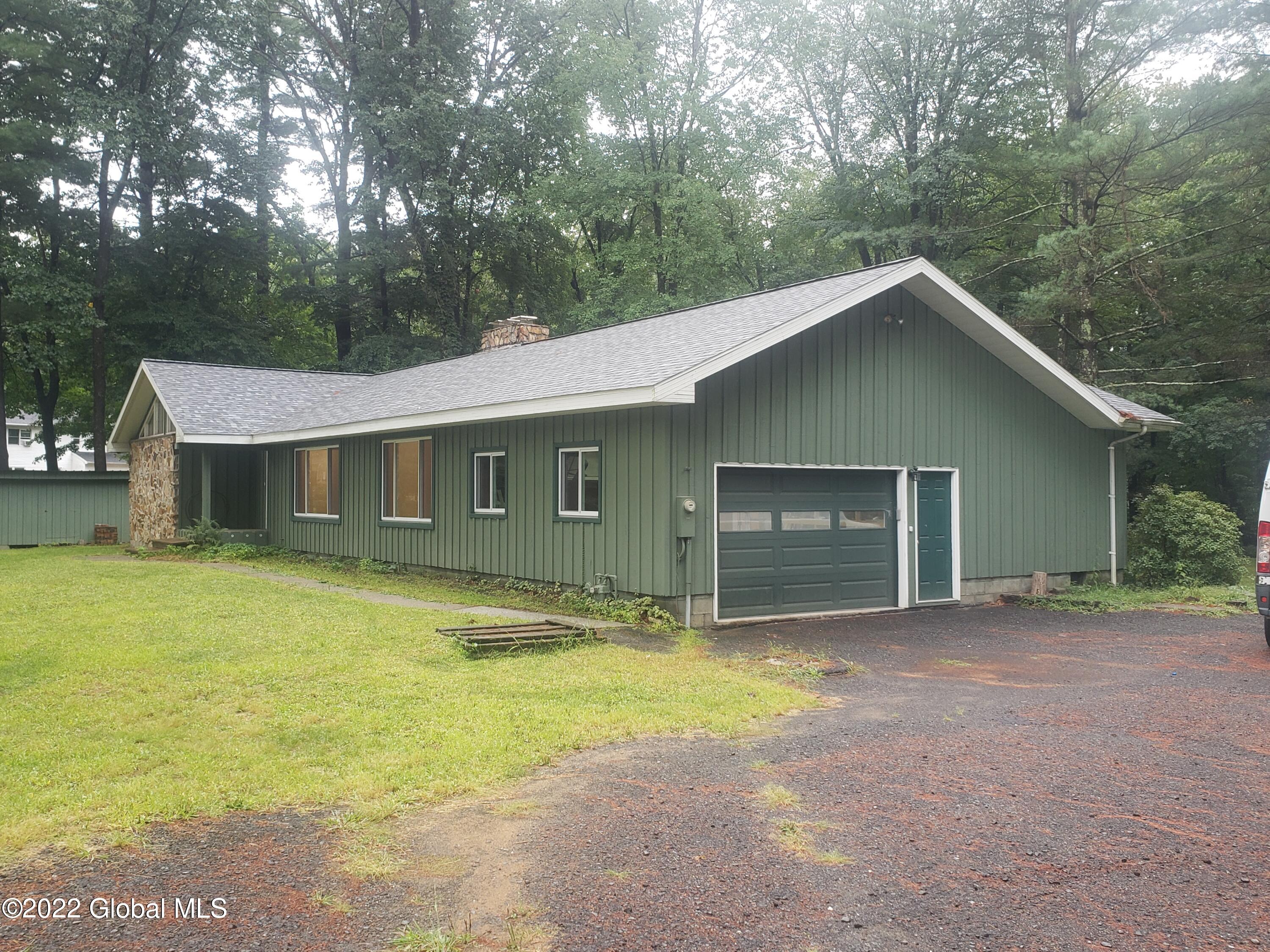 9 Pineview Lane Halfmoon, NY 12065 - Photo 5 of 59 garage view