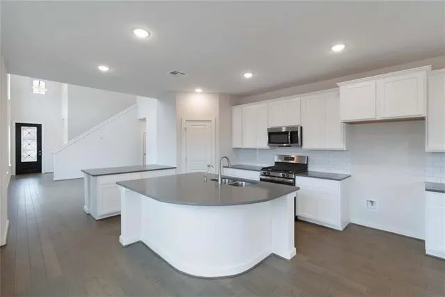 $2,245 | 205 Rosebush Drive, Liberty Hill, TX 78642