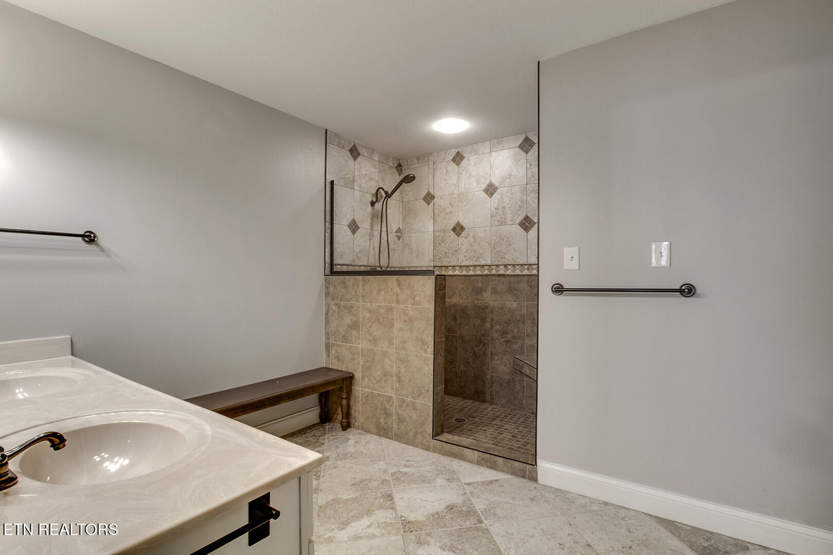 101 Poteau Trace Loudon, TN 37774 - Photo 19 of 32 19_PoteauTrace_101_MasterBath01