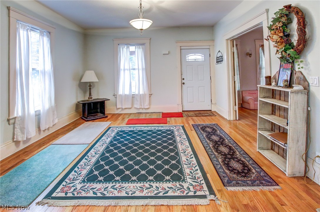 6389 Stumph Road Cleveland, OH 44130 - Photo 6 of 24